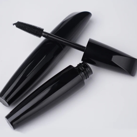 Mascara - Picture 4 of 4